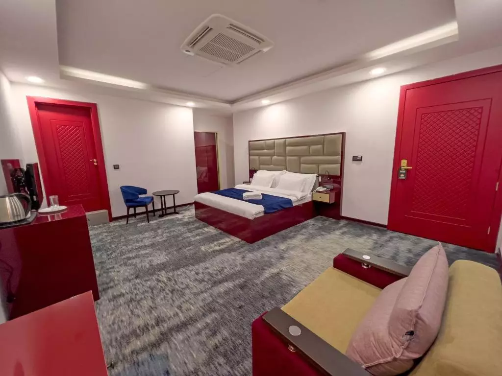 Denis hotel